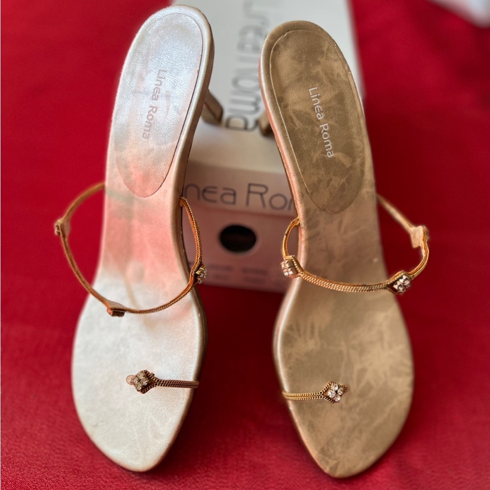 ⚜️⚜️ Línea Roma Gold Sandal With Metal & Rhinestone Accents & 2” Heel “NEW” ⚜️⚜️